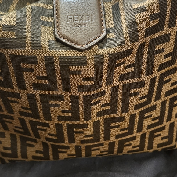 ❌️SOLD SOLD SOLD❌️Fendi Tote - Picture 4 of 7